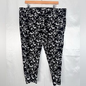 Rafaella Comfort Floral Black and White‎ Capris Size 18